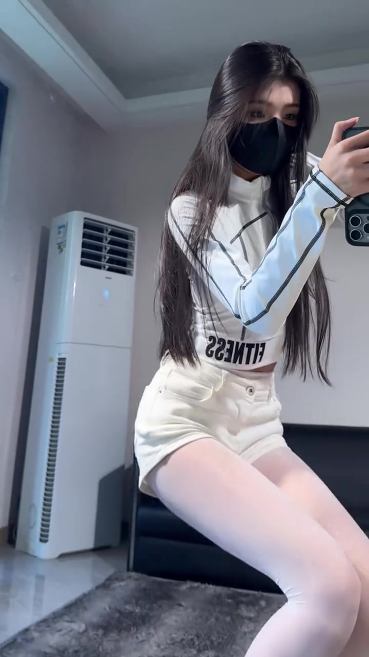 2025-07-26_13.52.15_小雨汐汐_草稿箱_#正常穿搭 #美腿姐姐 #大长腿 ：宝奥，存白系 10.jpg